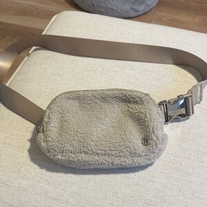 Lululemon Sherpa Belt Bag Beige Crossbody Everywhere Bag